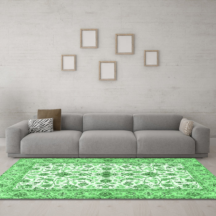 Machine Washable Persian Emerald Green Traditional Area Rugs in a Living Room,, wshtr3527emgrn