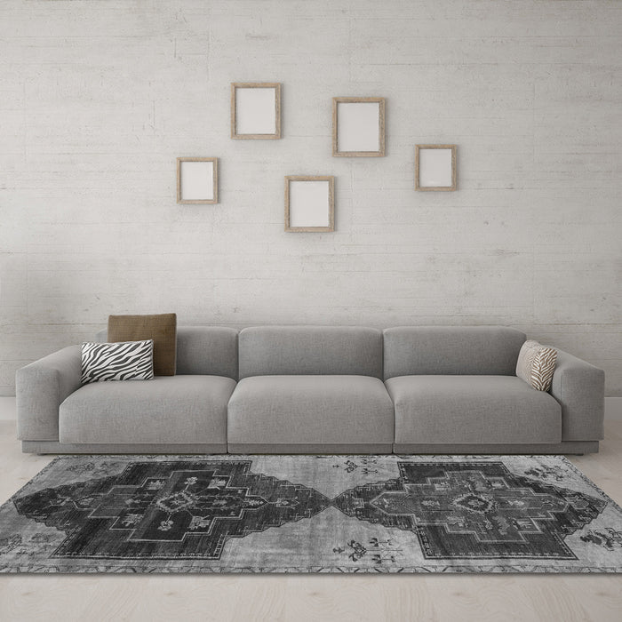 Machine Washable Persian Gray Traditional Rug in a Living Room,, wshtr3528gry