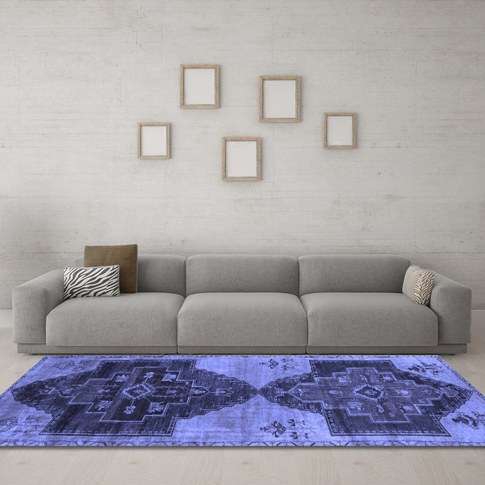 Machine Washable Persian Blue Traditional Rug in a Living Room, wshtr3528blu