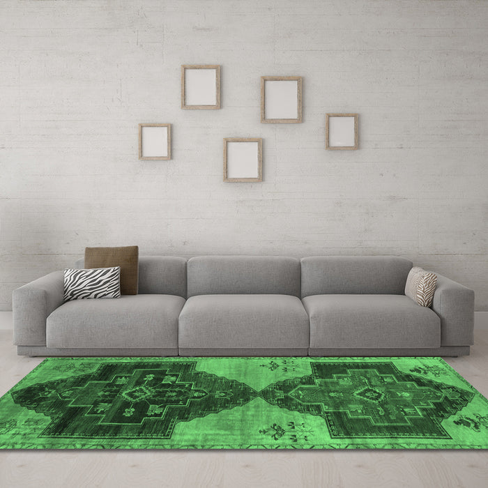 Machine Washable Persian Emerald Green Traditional Area Rugs in a Living Room,, wshtr3528emgrn