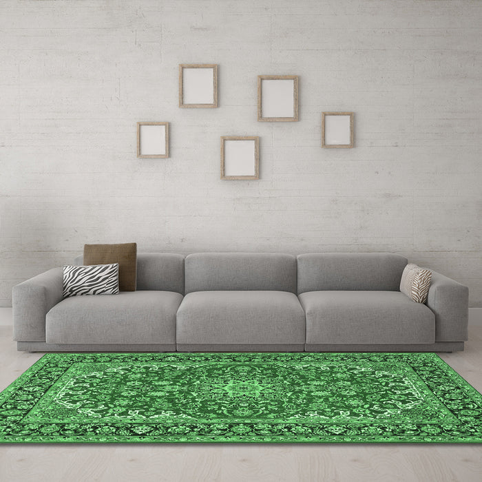 Machine Washable Medallion Emerald Green Traditional Area Rugs in a Living Room,, wshtr3529emgrn