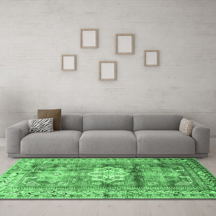 Machine Washable Geometric Emerald Green Traditional Area Rugs in a Living Room,, wshtr352emgrn