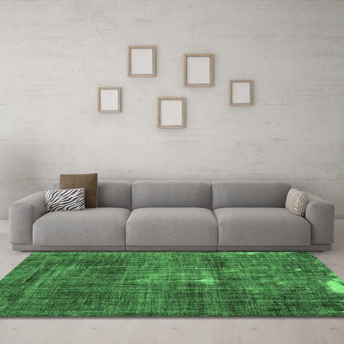 Machine Washable Persian Emerald Green Traditional Area Rugs in a Living Room,, wshtr3530emgrn