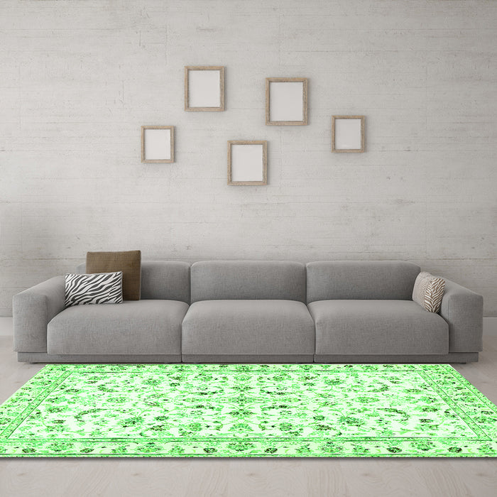 Machine Washable Persian Green Traditional Area Rugs in a Living Room,, wshtr3531grn