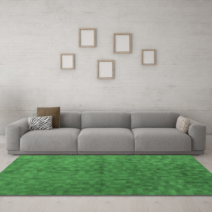 Machine Washable Persian Emerald Green Traditional Area Rugs in a Living Room,, wshtr3532emgrn