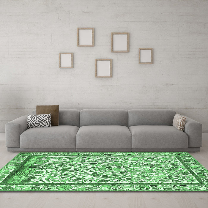 Machine Washable Persian Emerald Green Traditional Area Rugs in a Living Room,, wshtr3533emgrn
