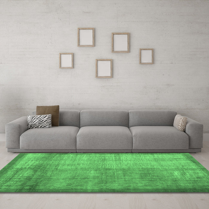 Machine Washable Persian Emerald Green Traditional Area Rugs in a Living Room,, wshtr3534emgrn