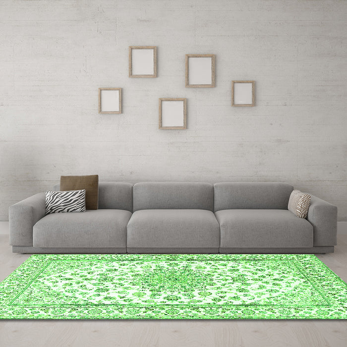 Machine Washable Persian Green Traditional Area Rugs in a Living Room,, wshtr3535grn