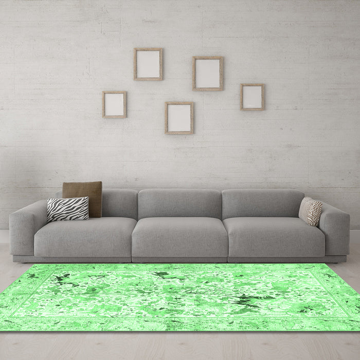 Machine Washable Persian Emerald Green Traditional Area Rugs in a Living Room,, wshtr3536emgrn