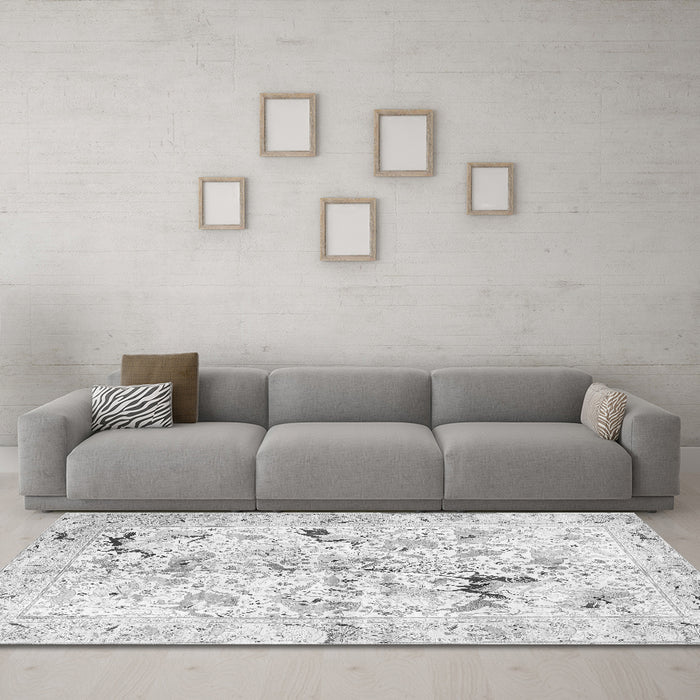 Machine Washable Persian Gray Traditional Rug in a Living Room,, wshtr3536gry