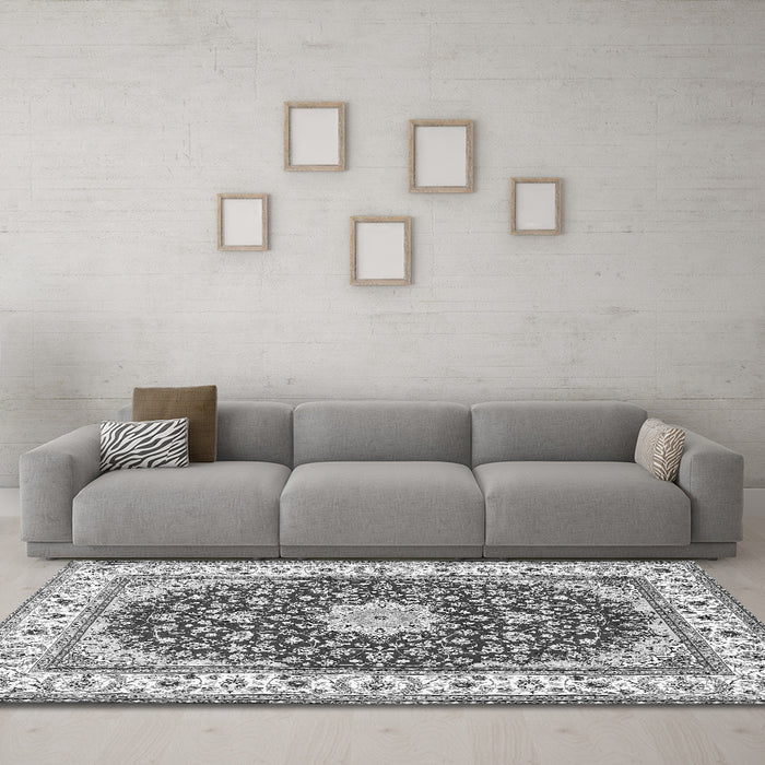 Machine Washable Persian Gray Traditional Rug in a Living Room,, wshtr3538gry