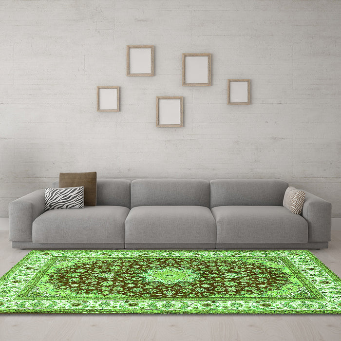 Machine Washable Persian Green Traditional Area Rugs in a Living Room,, wshtr3538grn