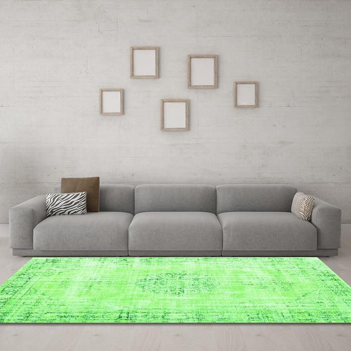 Machine Washable Persian Green Traditional Area Rugs in a Living Room,, wshtr3540grn