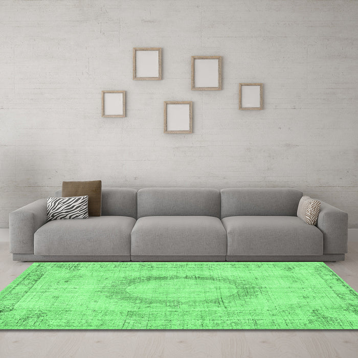 Machine Washable Persian Emerald Green Traditional Area Rugs in a Living Room,, wshtr3541emgrn