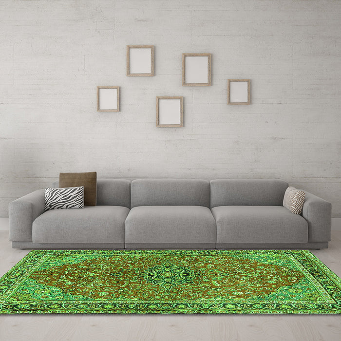 Machine Washable Persian Green Traditional Area Rugs in a Living Room,, wshtr3542grn