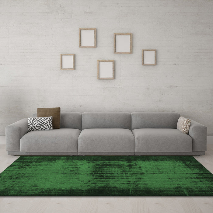 Machine Washable Persian Emerald Green Traditional Area Rugs in a Living Room,, wshtr3543emgrn