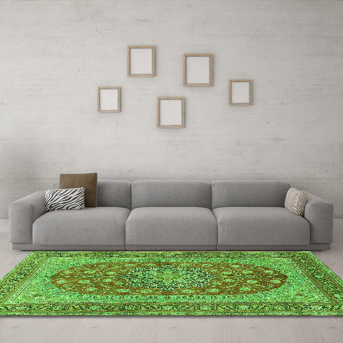 Machine Washable Persian Green Traditional Area Rugs in a Living Room,, wshtr3544grn