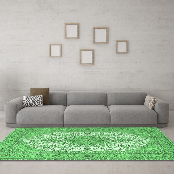 Machine Washable Persian Emerald Green Traditional Area Rugs in a Living Room,, wshtr3545emgrn