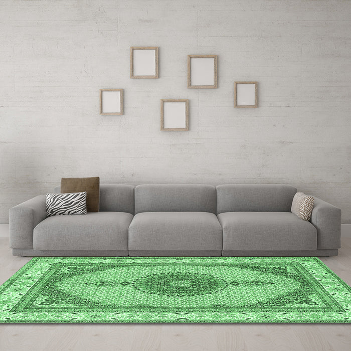 Machine Washable Persian Emerald Green Traditional Area Rugs in a Living Room,, wshtr3546emgrn