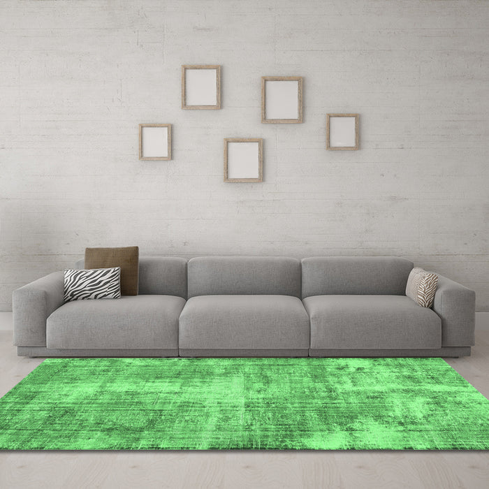 Machine Washable Persian Emerald Green Traditional Area Rugs in a Living Room,, wshtr3547emgrn