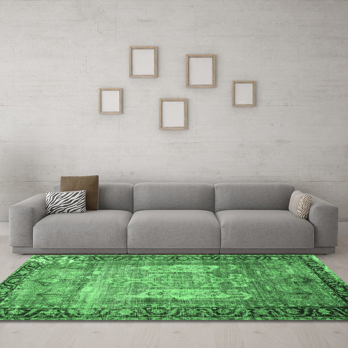 Machine Washable Persian Emerald Green Traditional Area Rugs in a Living Room,, wshtr3549emgrn
