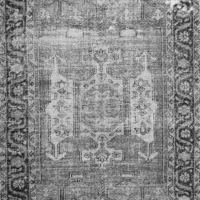 Serging Thickness of Machine Washable Persian Gray Traditional Rug, wshtr3549gry