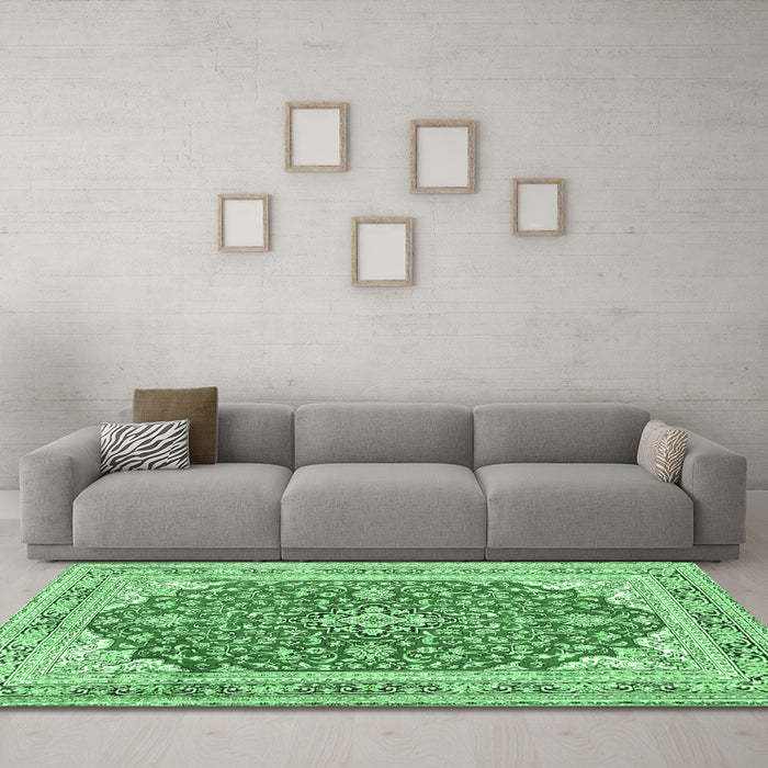 Machine Washable Medallion Emerald Green Traditional Area Rugs in a Living Room,, wshtr354emgrn