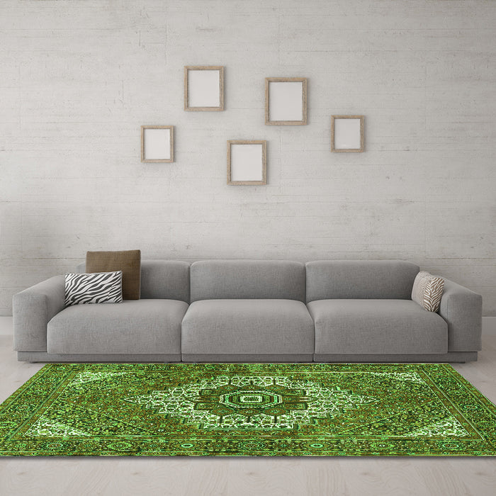 Machine Washable Persian Green Traditional Area Rugs in a Living Room,, wshtr3552grn
