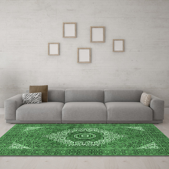 Machine Washable Persian Emerald Green Traditional Area Rugs in a Living Room,, wshtr3552emgrn