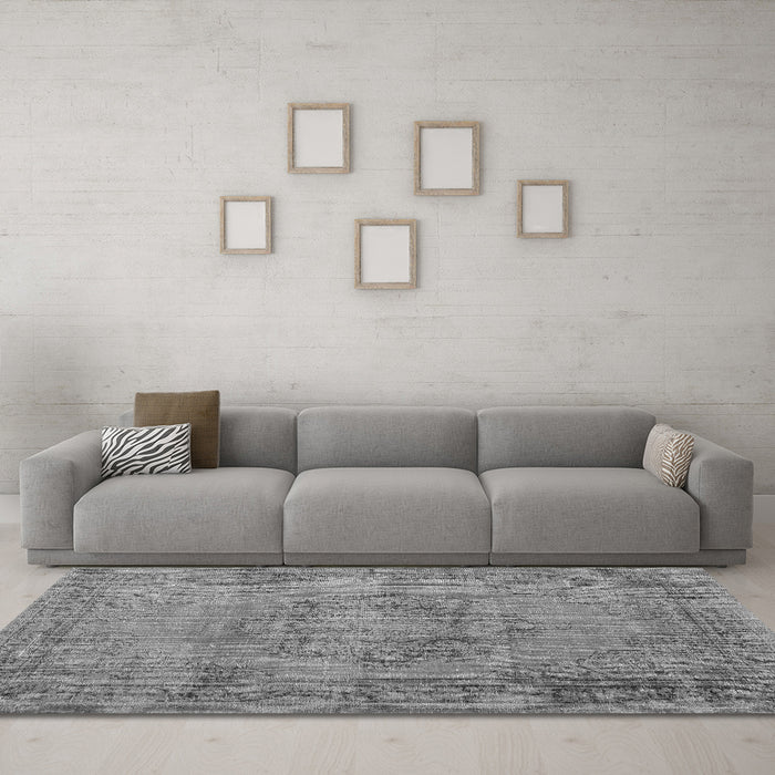 Machine Washable Persian Gray Traditional Rug in a Living Room,, wshtr3553gry