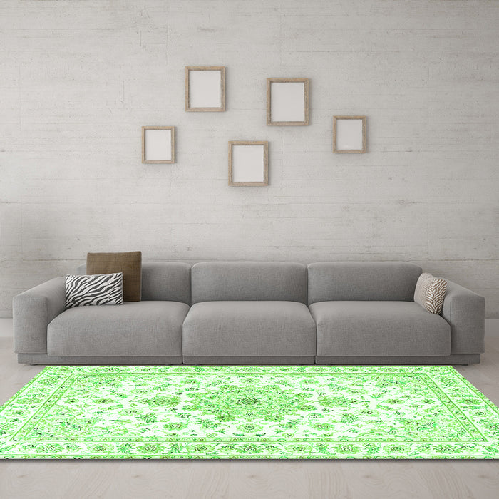 Machine Washable Persian Green Traditional Area Rugs in a Living Room,, wshtr3555grn