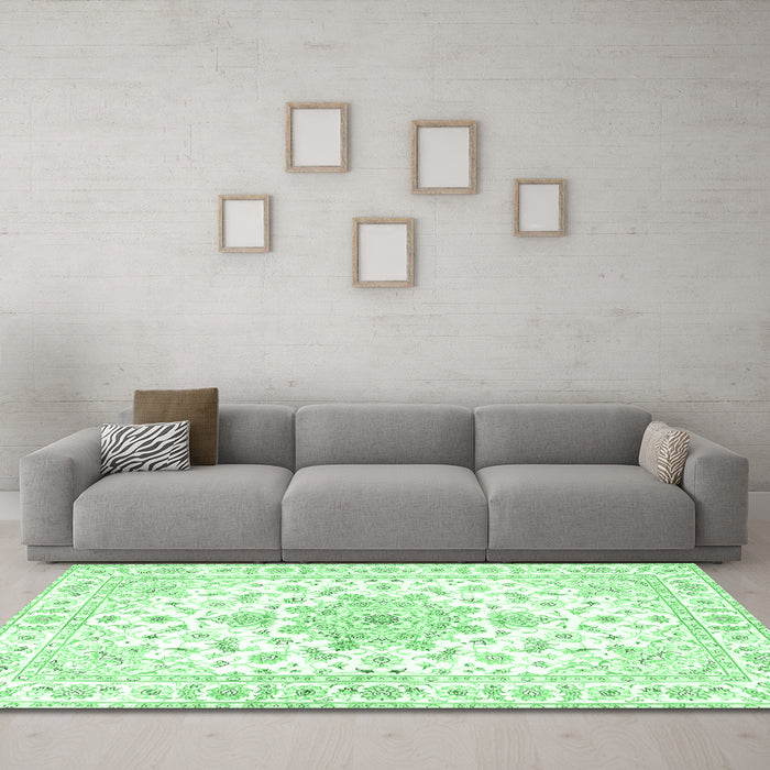 Machine Washable Persian Emerald Green Traditional Area Rugs in a Living Room,, wshtr3555emgrn