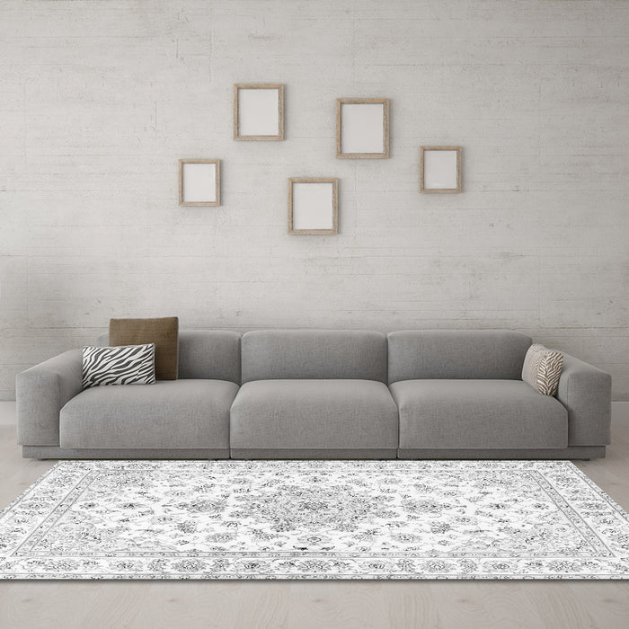 Machine Washable Persian Gray Traditional Rug in a Living Room,, wshtr3555gry