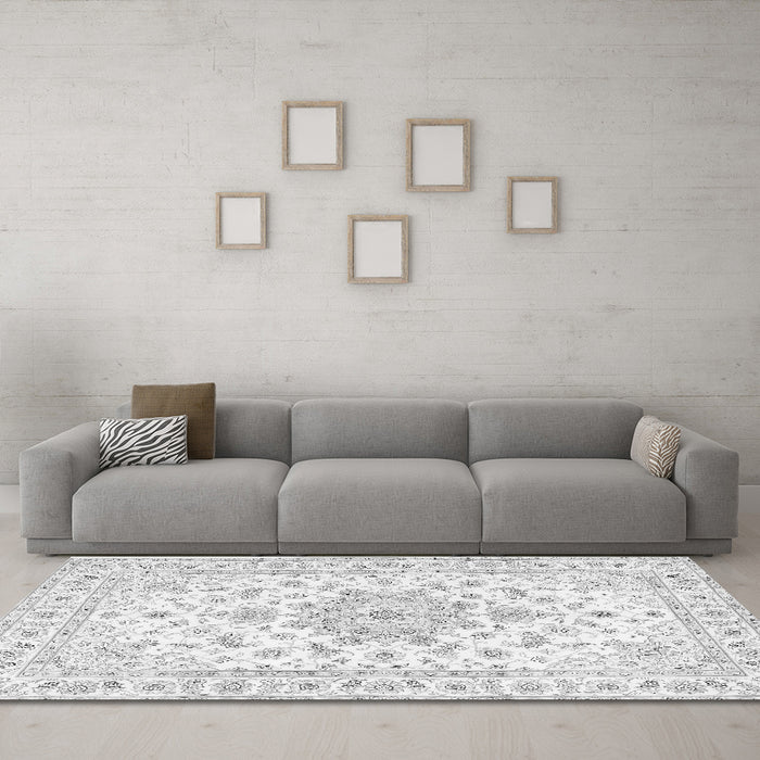 Machine Washable Persian Gray Traditional Rug in a Living Room,, wshtr3557gry