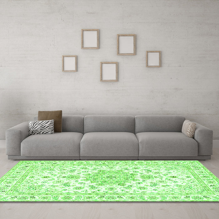 Machine Washable Persian Green Traditional Area Rugs in a Living Room,, wshtr3557grn