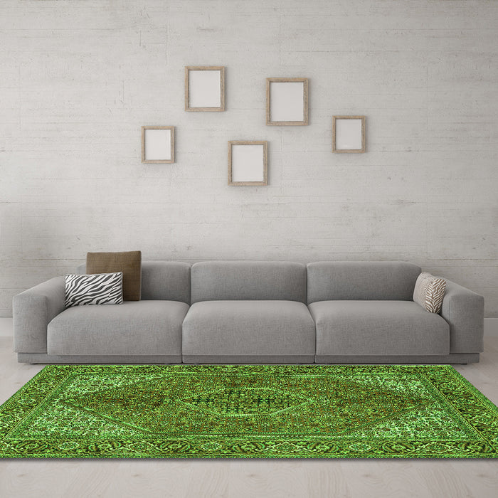 Machine Washable Persian Green Traditional Area Rugs in a Living Room,, wshtr3558grn