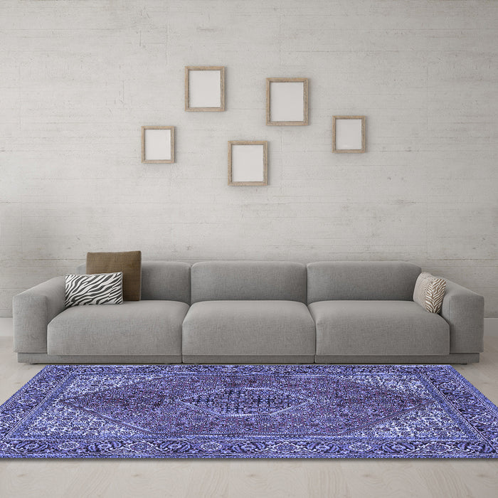 Machine Washable Persian Blue Traditional Rug in a Living Room, wshtr3558blu