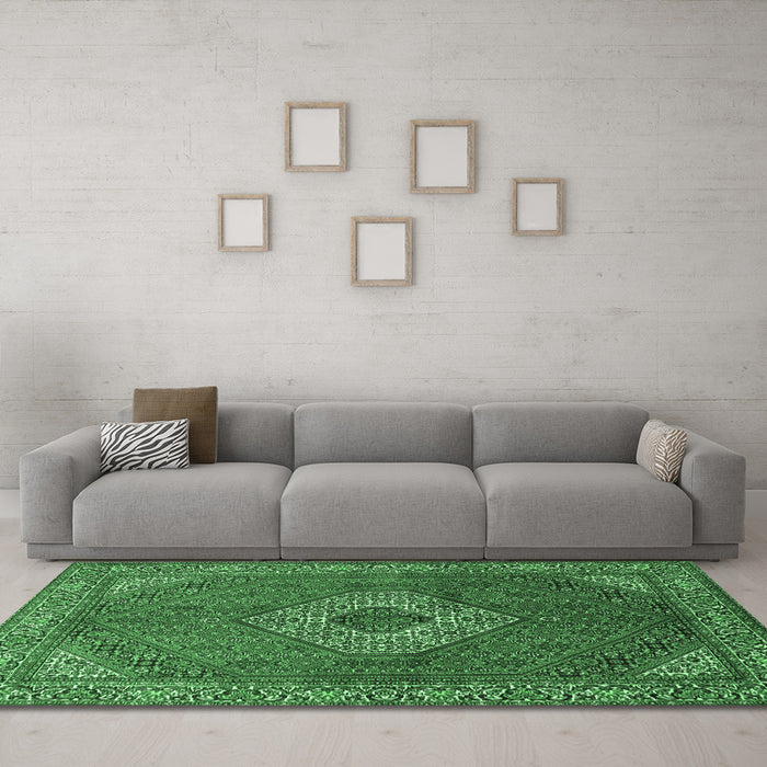 Machine Washable Medallion Emerald Green Traditional Area Rugs in a Living Room,, wshtr3559emgrn