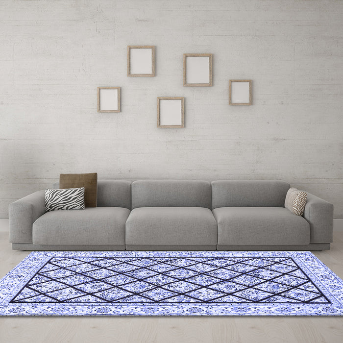Machine Washable Persian Blue Traditional Rug in a Living Room, wshtr355blu