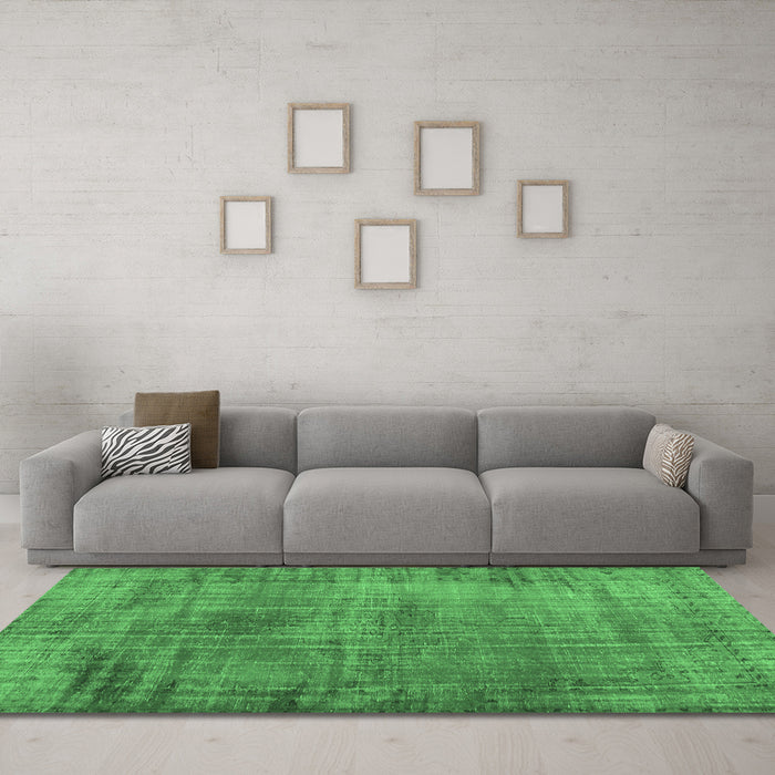 Machine Washable Persian Emerald Green Traditional Area Rugs in a Living Room,, wshtr3560emgrn