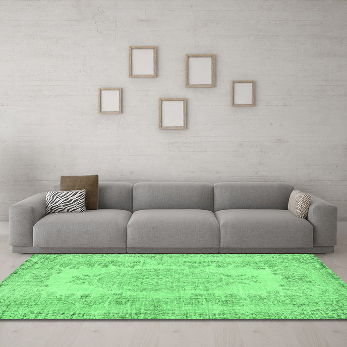 Machine Washable Persian Emerald Green Traditional Area Rugs in a Living Room,, wshtr3561emgrn