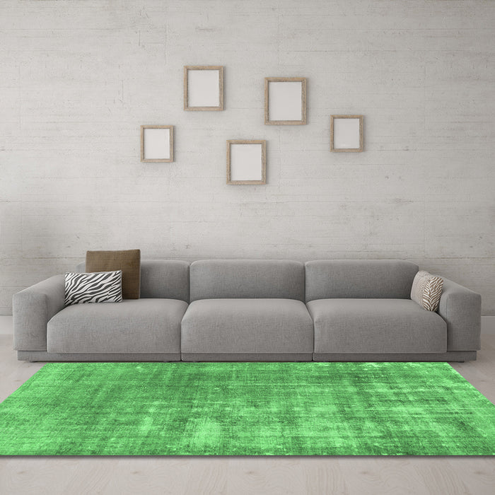 Machine Washable Persian Emerald Green Traditional Area Rugs in a Living Room,, wshtr3564emgrn