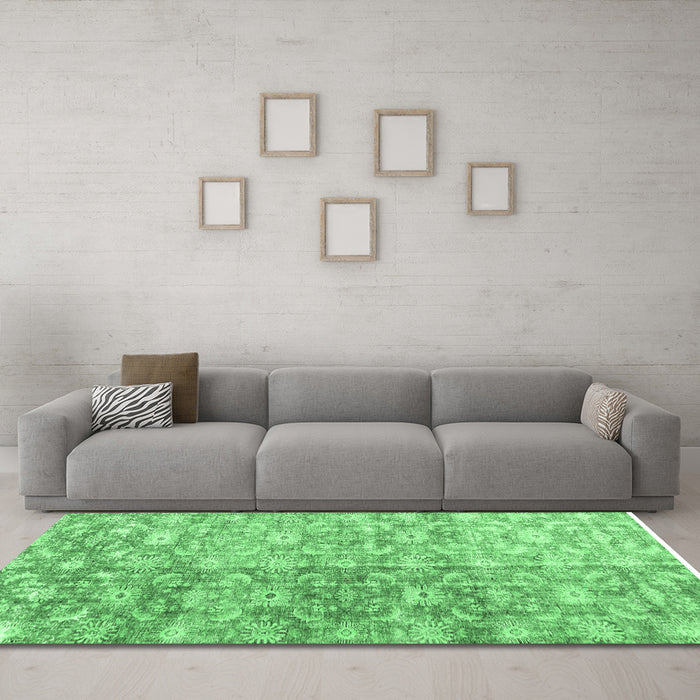 Machine Washable Persian Emerald Green Traditional Area Rugs in a Living Room,, wshtr3566emgrn