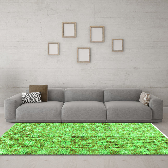 Machine Washable Persian Green Traditional Area Rugs in a Living Room,, wshtr3566grn