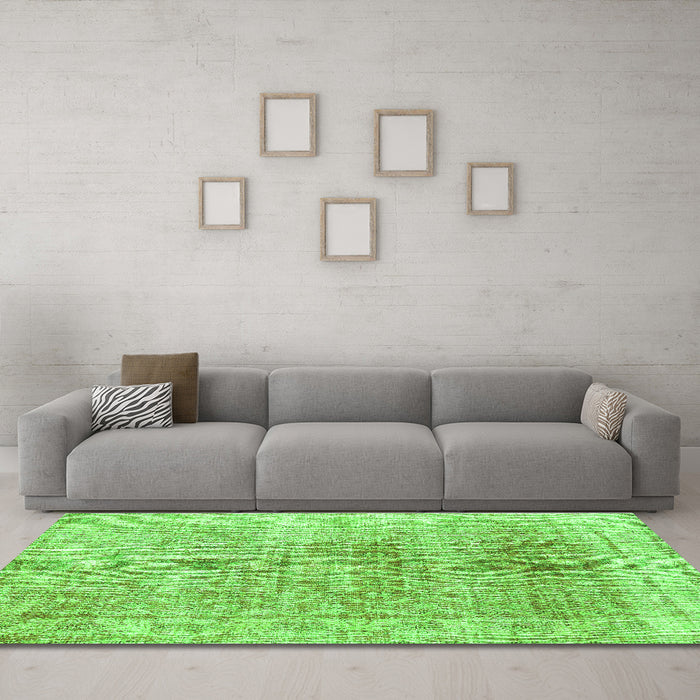 Machine Washable Persian Green Traditional Area Rugs in a Living Room,, wshtr3568grn