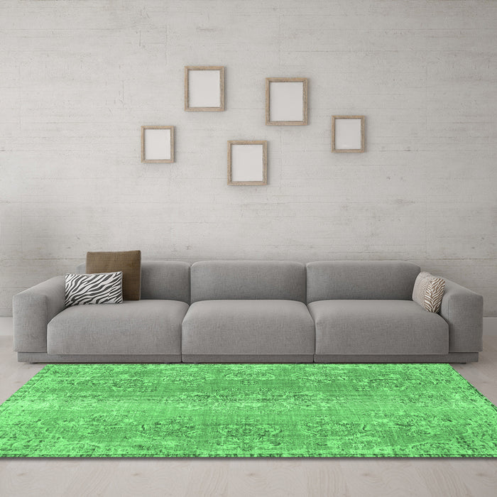 Machine Washable Persian Emerald Green Traditional Area Rugs in a Living Room,, wshtr3569emgrn