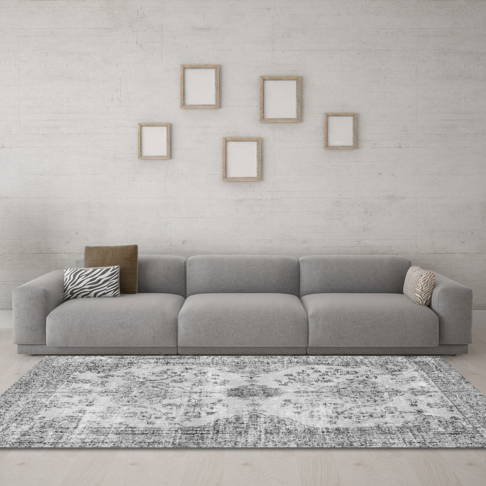 Machine Washable Persian Gray Traditional Rug in a Living Room,, wshtr3570gry