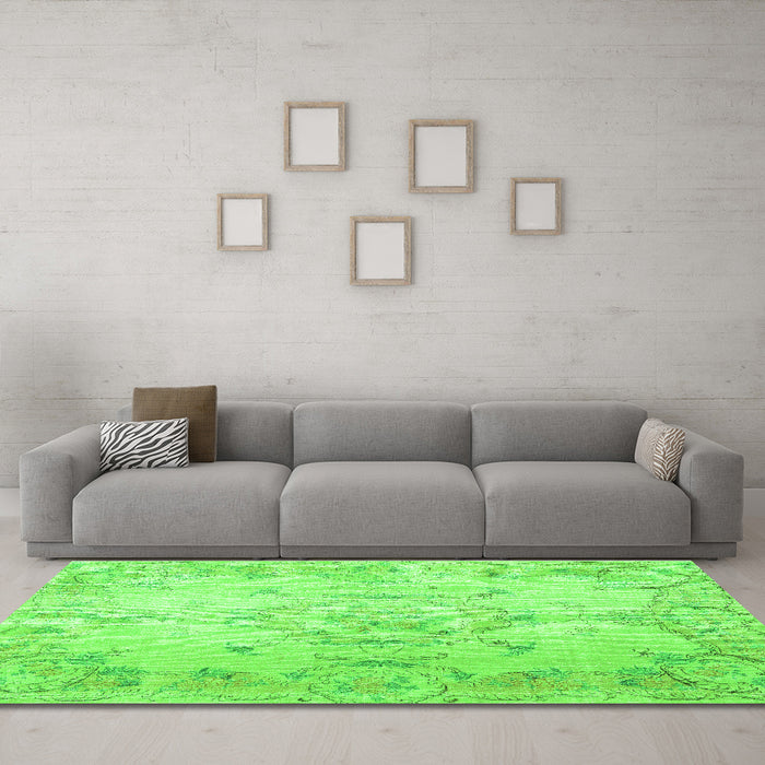 Machine Washable Persian Green Traditional Area Rugs in a Living Room,, wshtr3571grn