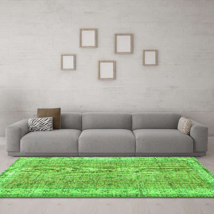 Machine Washable Persian Green Traditional Area Rugs in a Living Room,, wshtr3572grn