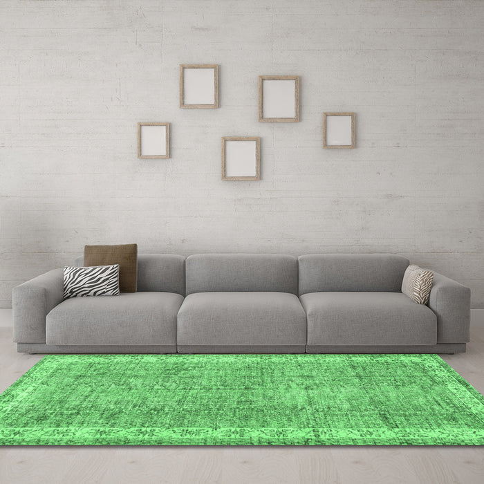Machine Washable Persian Emerald Green Traditional Area Rugs in a Living Room,, wshtr3572emgrn